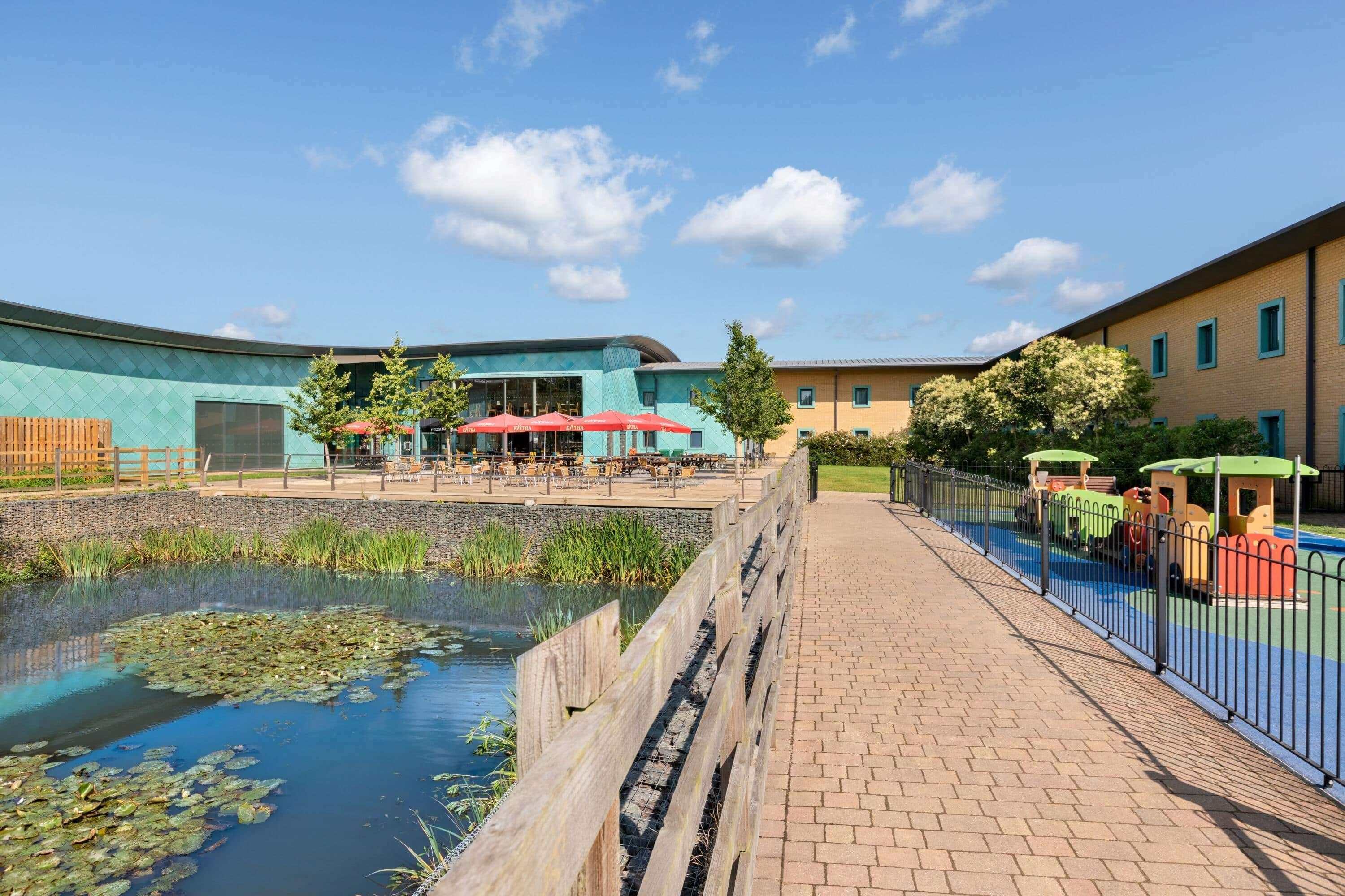 Ramada By Wyndham Cobham Hotel Cobham  Exterior photo