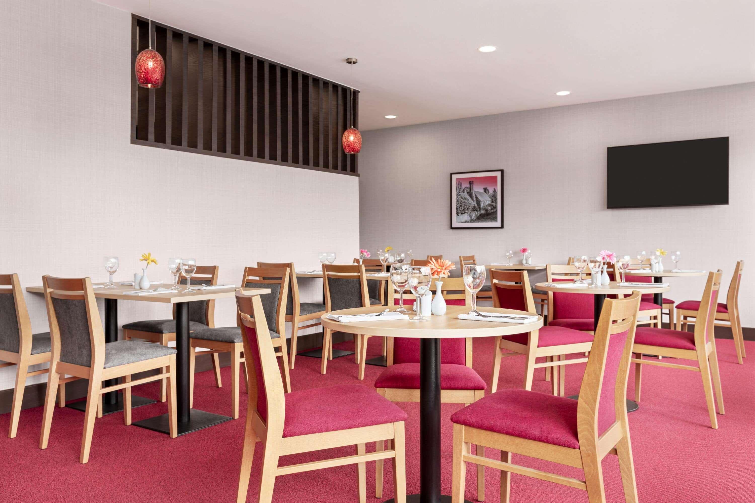Ramada By Wyndham Cobham Hotel Cobham  Exterior photo