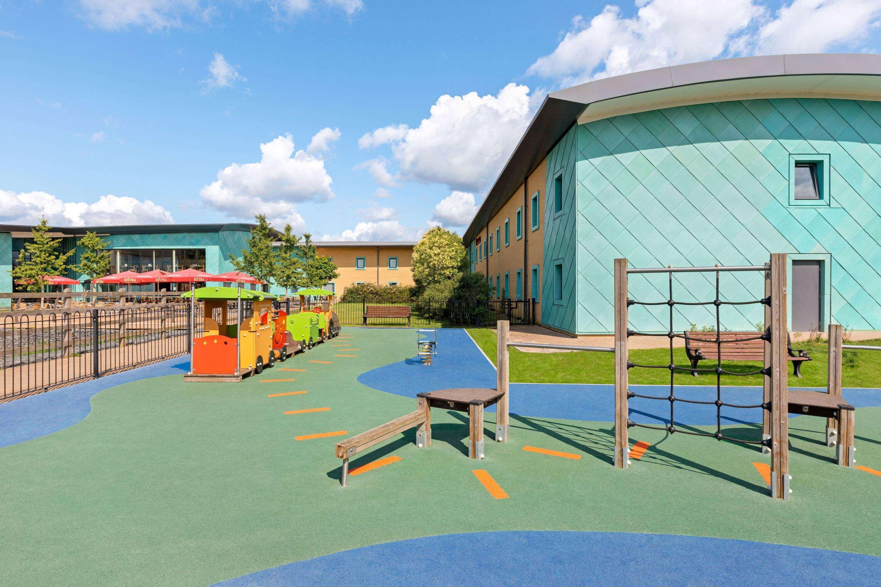 Ramada By Wyndham Cobham Hotel Cobham  Exterior photo
