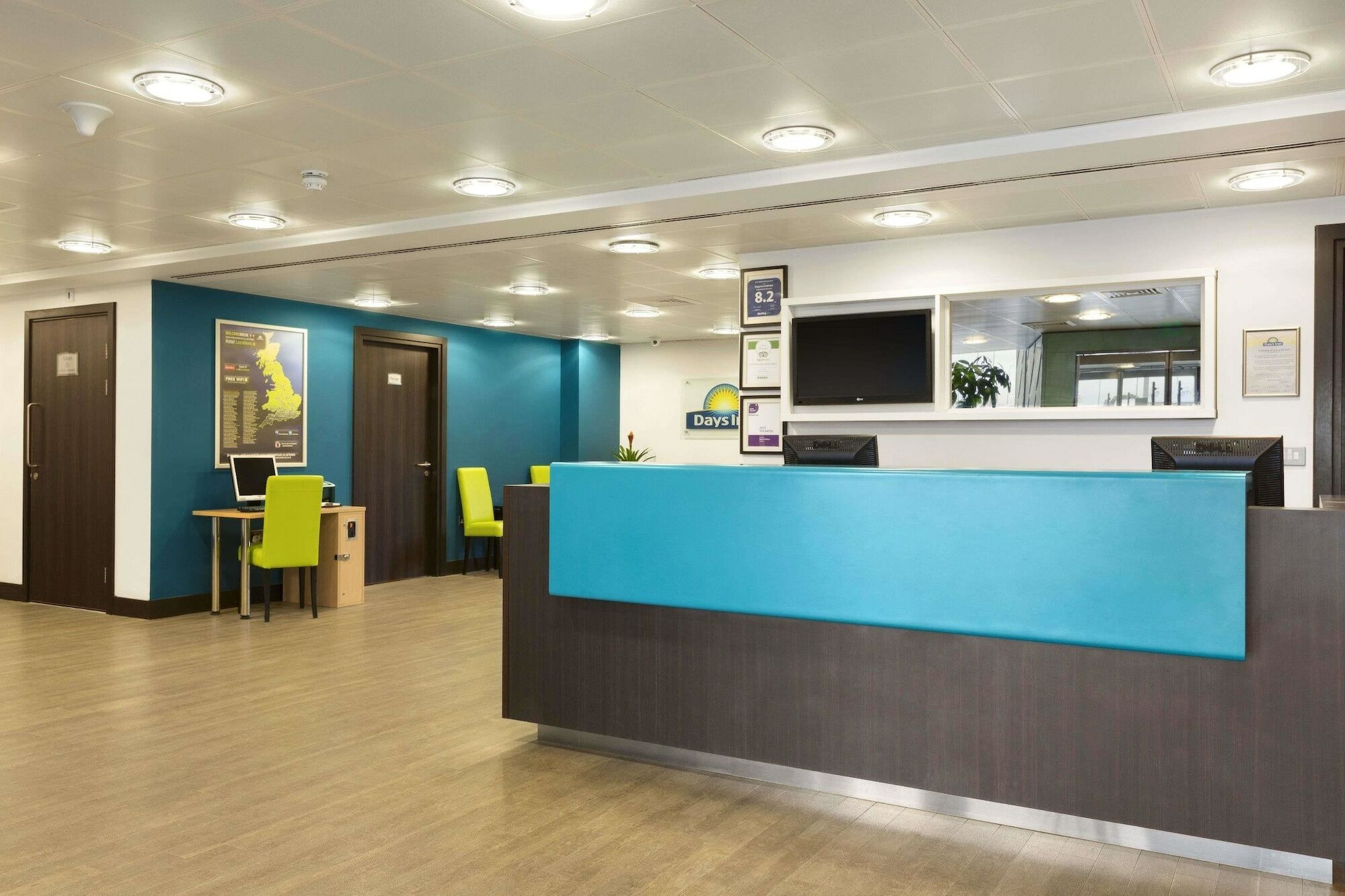 Ramada By Wyndham Cobham Hotel Cobham  Exterior photo
